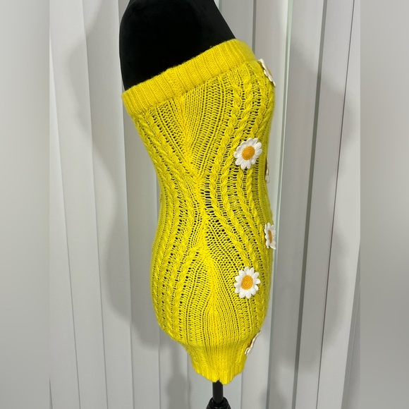 DOLLS KILL Dallop Of Daisies Cable Knit Sweater Sleeveless Romper Shorts Yellow - Picture 5 of 7
